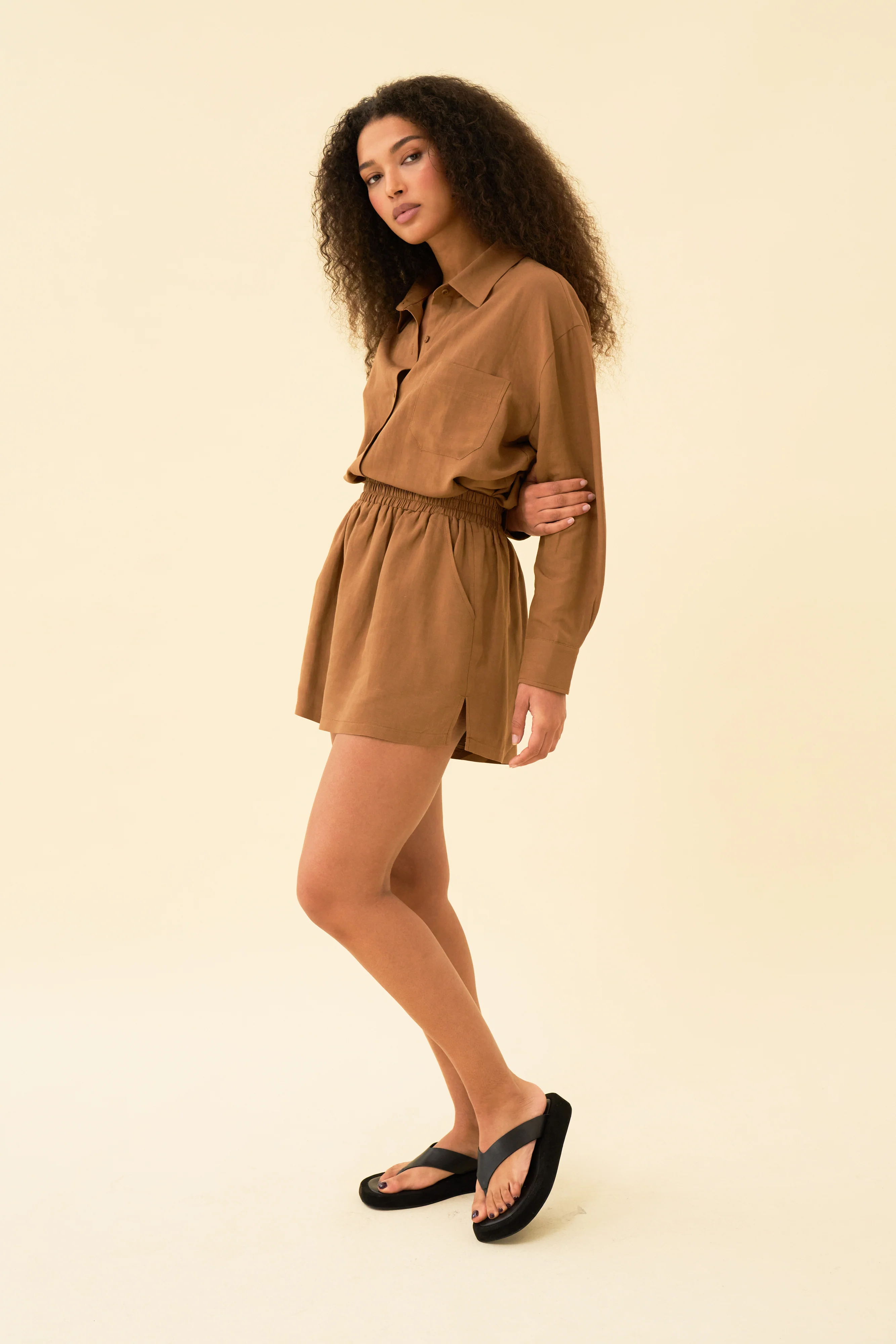 VERA SHORTS - BRUN - Image 3