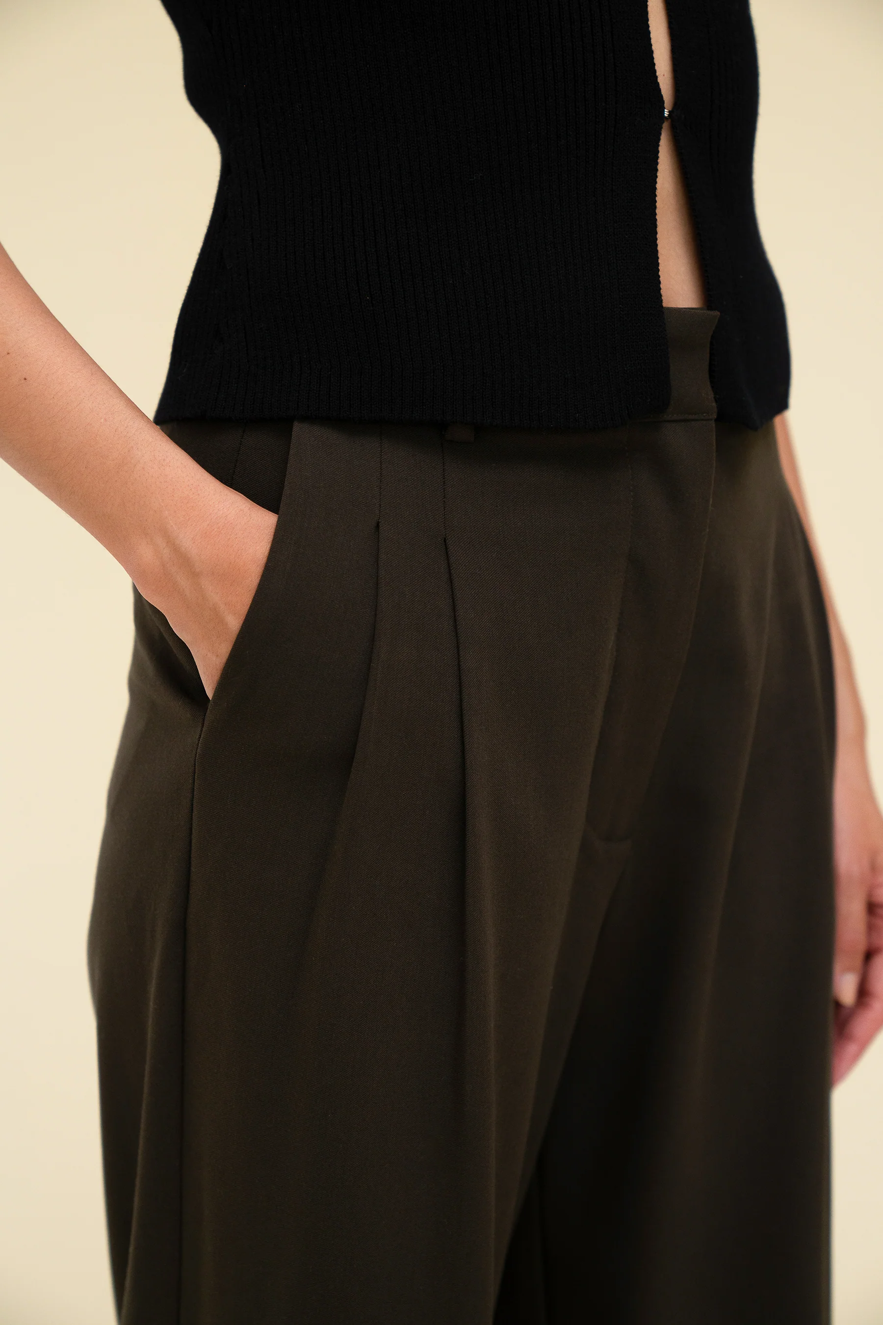 YANA TROUSER - MOSS GREEN - Image 6